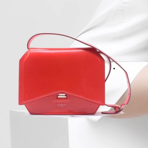 Givenchy Bow Cut Medium Leather Shoulder Bag - Picture 1 of 9